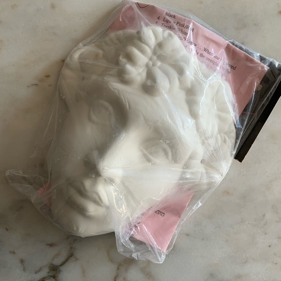 NEW Floral Face Mask - Picture 5 of 11